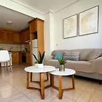 Sunny Flat 500 Metres From The - Centre