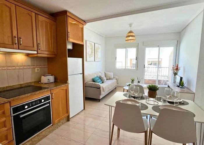 Sunny Flat 500 Metres From The - Centre *