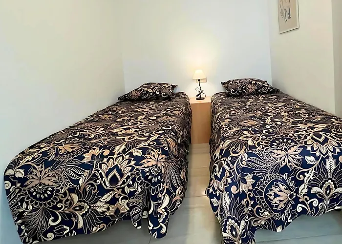 Sunny Flat 500 Metres From The - Centre *